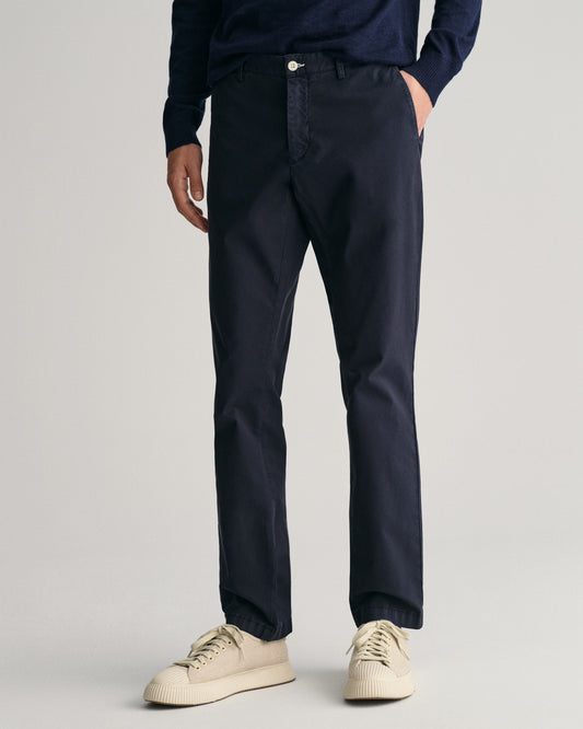 Wypłowiałe chinosy slim fit