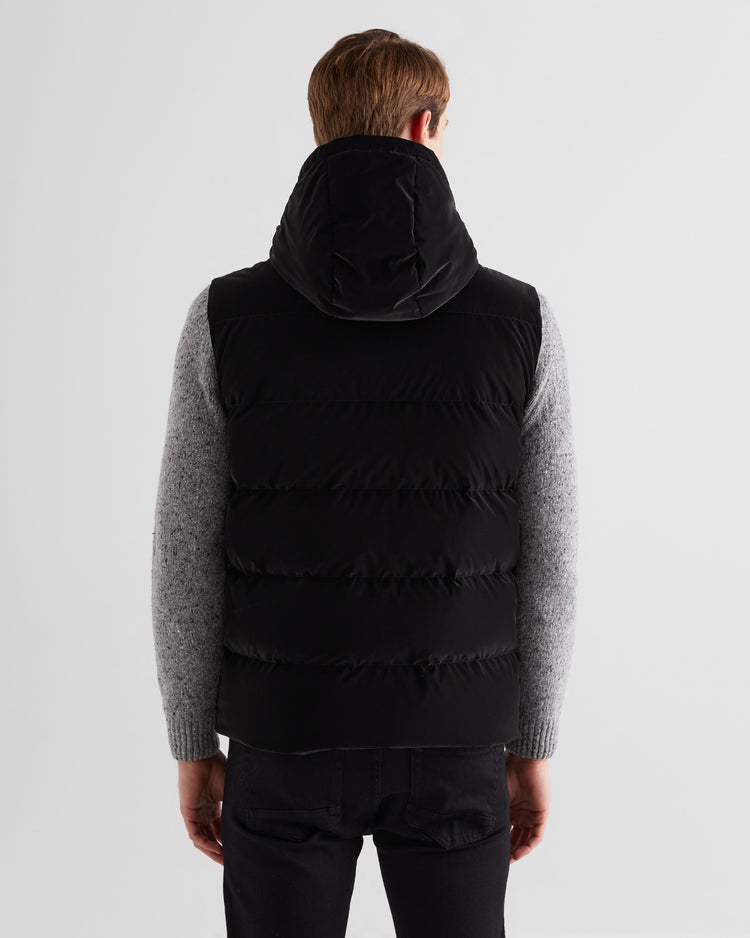 Bezrękawniki męskie z kapturem z nadrukiem regular fit czarne