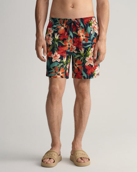 Kąpielówki w kwiatowy motyw