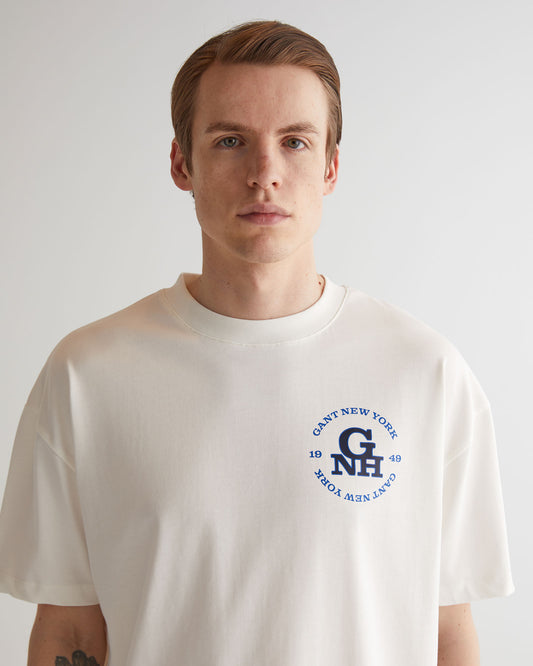 Graficzna koszulka z dekoltem C