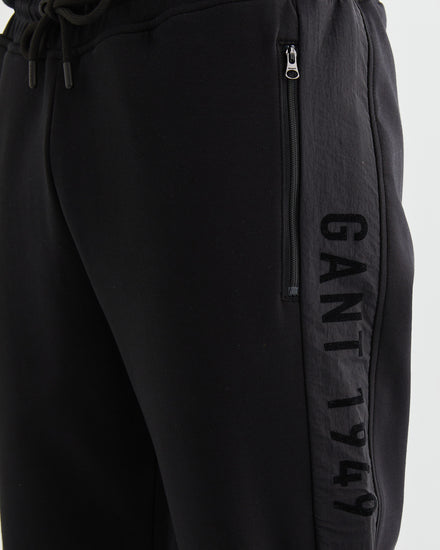Spodnie dresowe męskie regular fit czarne
