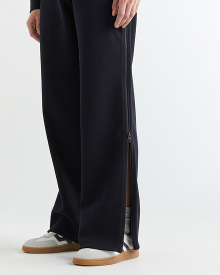 Spodnie dresowe damskie regular fit czarne