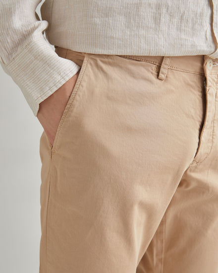 Wypłowiałe chinosy slim fit