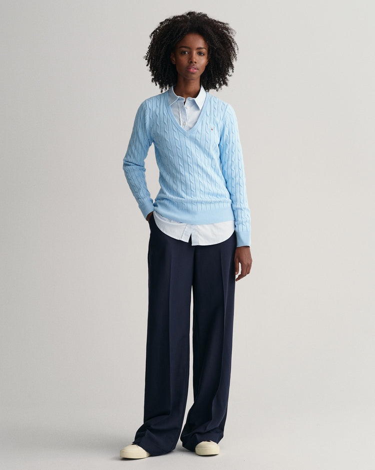 Sweter z elastycznej bawełny o splocie warkoczowym z dekoltem w kształcie litery V