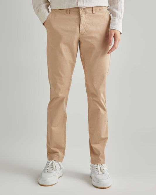 Wypłowiałe chinosy slim fit