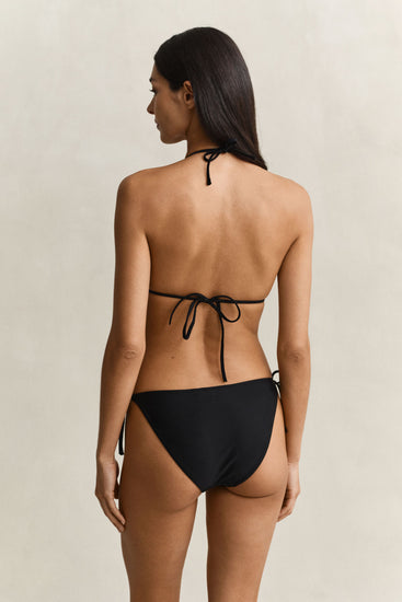 Góra bikini typu trójkąt